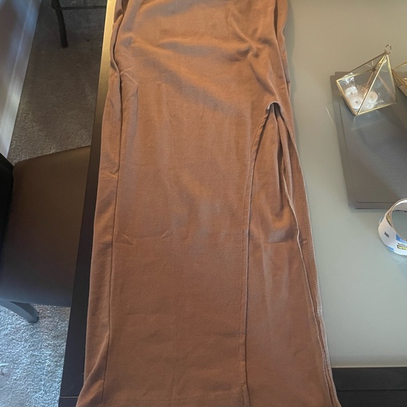 Pretty little thing BNWT Plus Mocha Ribbed Slit Front Midi Skirt - Picture 3 of 4